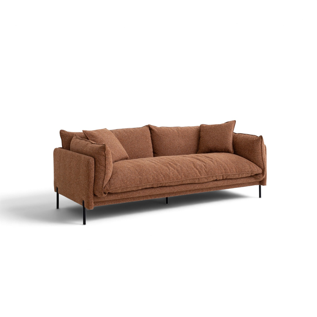 Sofá de 2 plazas S-8052D, 180 × 88 × 80 cm, tapizado en tela naranja con patas color gun metal. Meycy Home