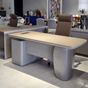  MESA ESCRITORIO EJECUTIVO MOD. STRATA 1 - COLOR MADERA CLARA (NOCO WOOD) + GRIS GRAFITO-  MUEBLE AUXILIAR  -MEDIDAS: 52"X71" DERECHO (ST-TB1612-18) 