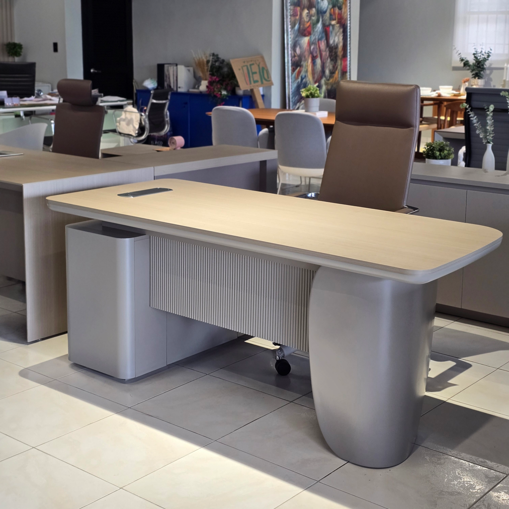  MESA ESCRITORIO EJECUTIVO MOD. STRATA 1 - COLOR MADERA CLARA (NOCO WOOD) + GRIS GRAFITO-  MUEBLE AUXILIAR  -MEDIDAS: 52"X71" IZQUIERDO (ST-TB1612-18) 